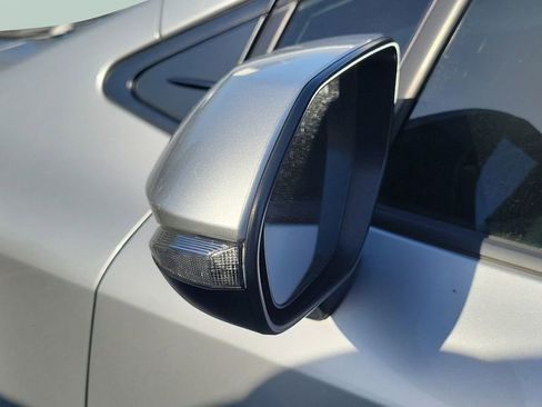 Used 2023 Toyota Corolla SE image 5