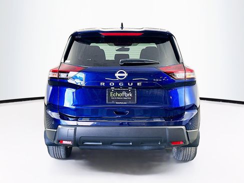 Used 2025 Nissan Rogue SV image 7