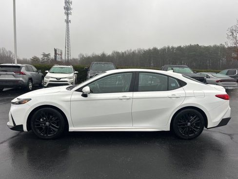 Used 2025 Toyota Camry SE image 8