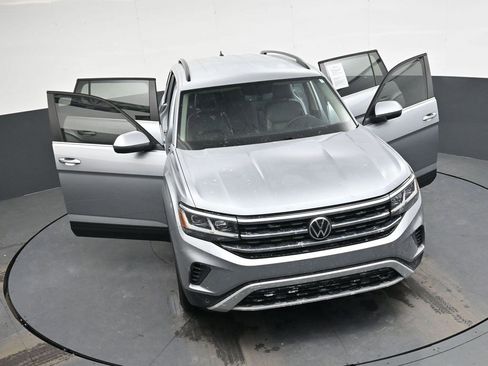 Used 2022 Volkswagen Atlas SE w/ Black Wheel Package image 32