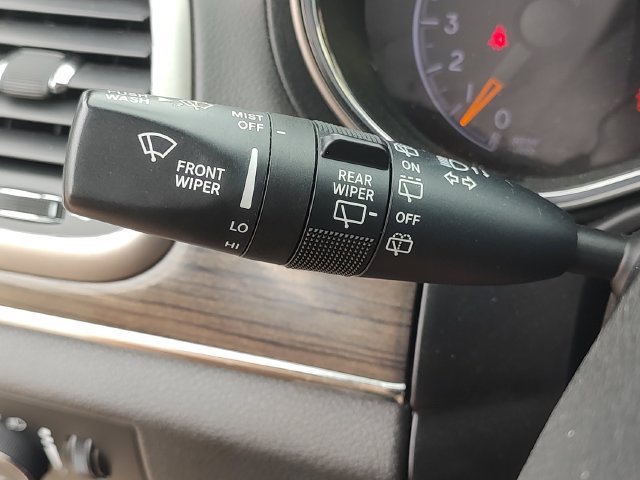 Used 2018 Jeep Grand Cherokee Overland AWD/4WD image 22