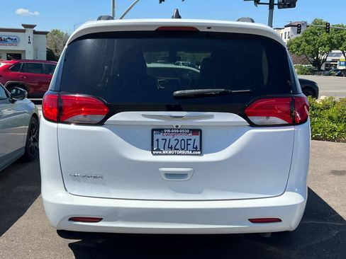 Used 2021 Chrysler Voyager Lxi image 5