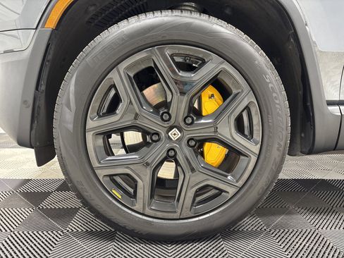 Used 2023 Rivian R1S Adventure AWD/4WD image 9