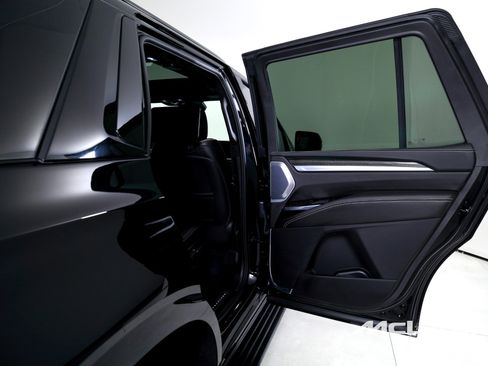 Used 2025 Cadillac Escalade V AWD/4WD image 27