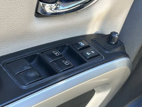 Used 2017 Nissan Titan SV RWD image 19