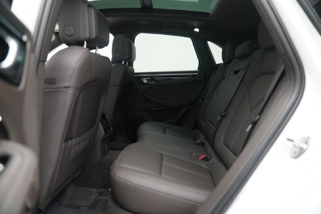 Certified 2026 Porsche Macan AWD/4WD image 12