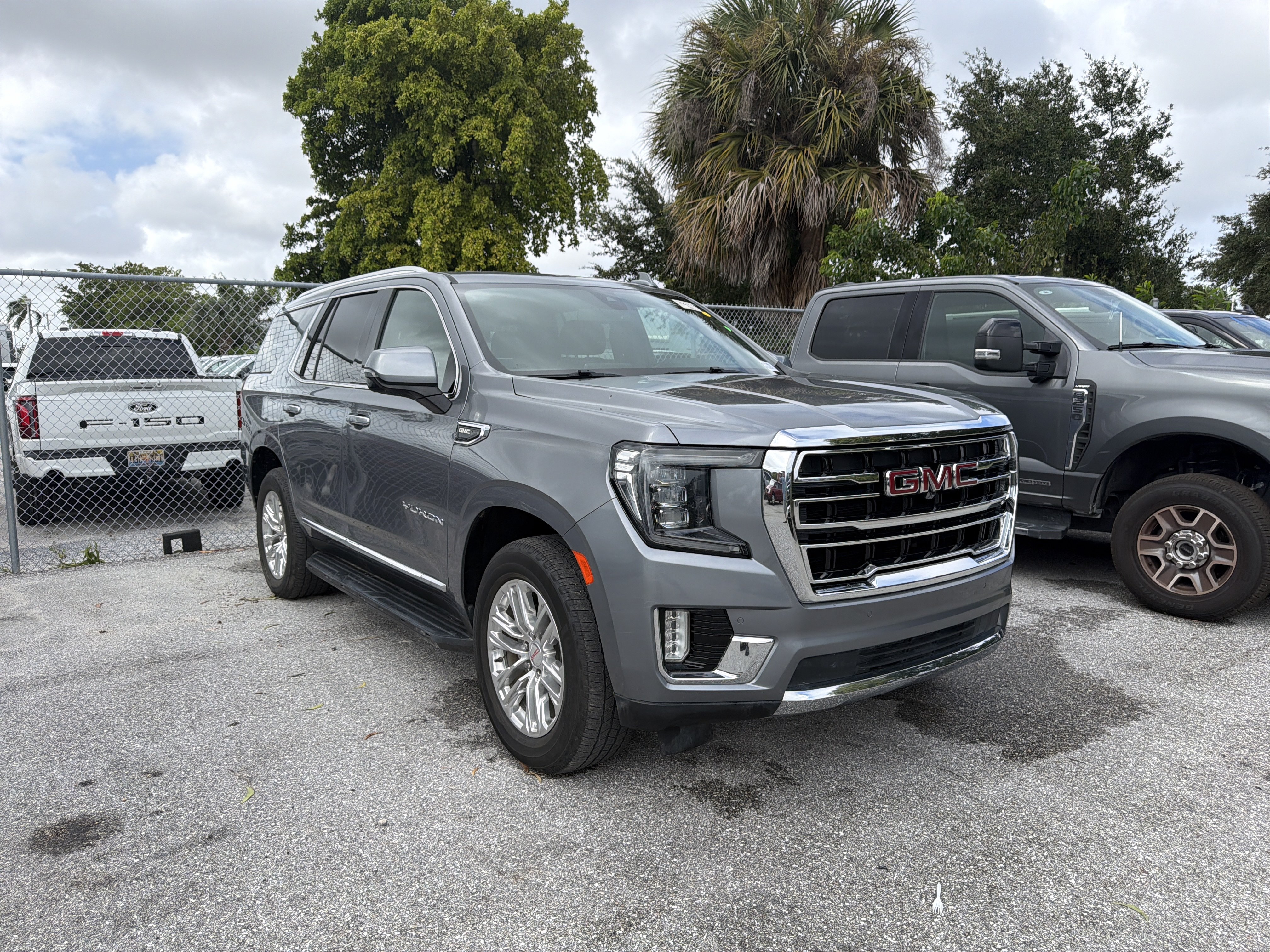 Used 2021 GMC Yukon SLT w/ SLT Luxury Plus Package AWD/4WD image 2