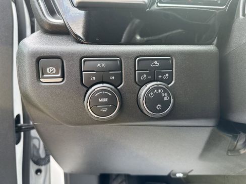 Used 2024 Chevrolet Silverado 1500 LT image 23