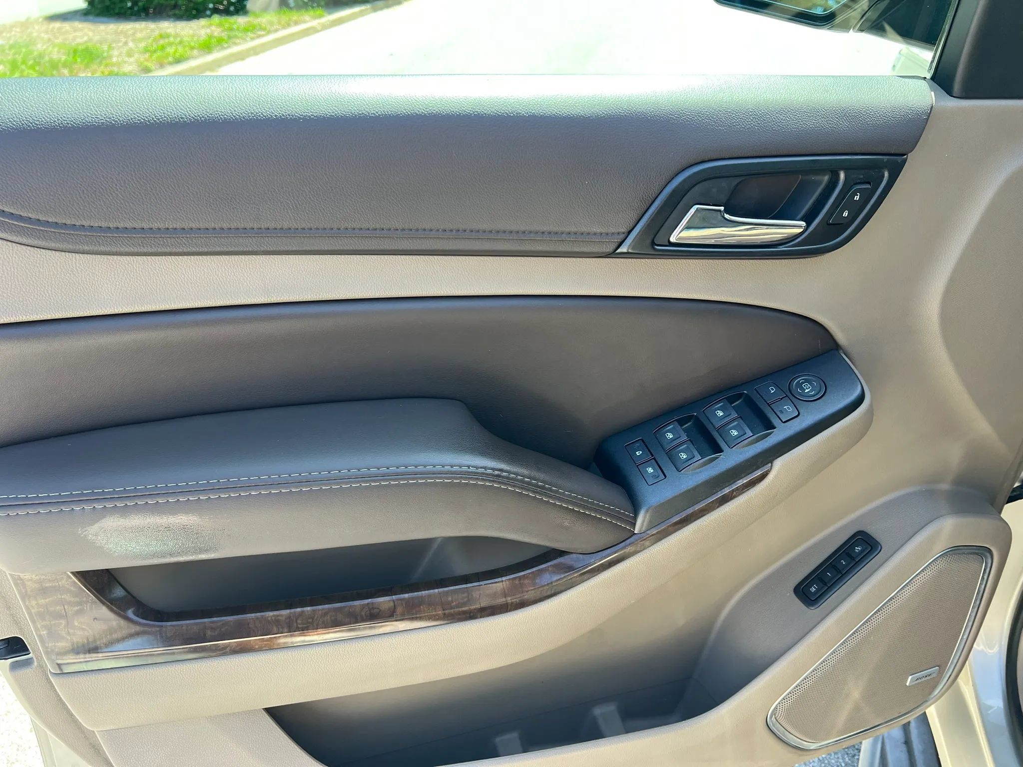 Used 2016 Chevrolet Suburban LT RWD image 13
