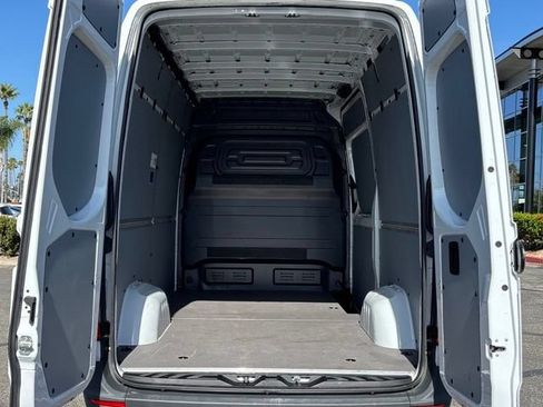 Used 2025 Mercedes-Benz Sprinter 2500 image 25