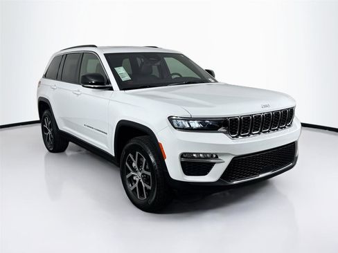 Used 2025 Jeep Grand Cherokee Limited RWD image 10