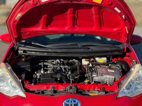 Used 2014 Toyota Prius C One image 28