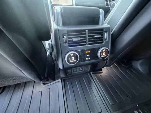 Used 2025 Land Rover Discovery Dynamic SE AWD/4WD image 31