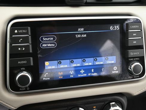 Used 2022 Nissan Versa SV FWD image 10