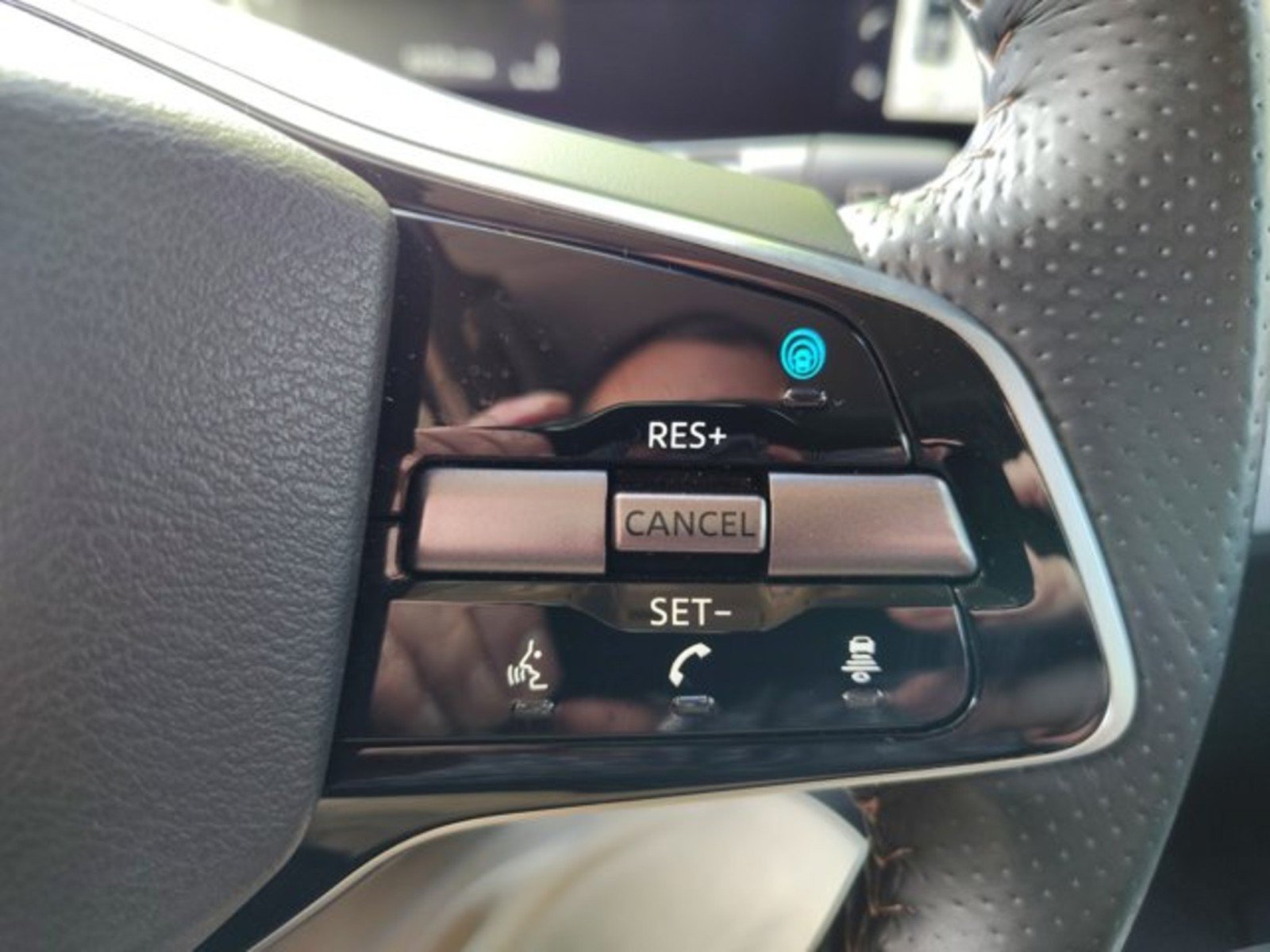 Used 2023 Nissan Ariya FWD image 25