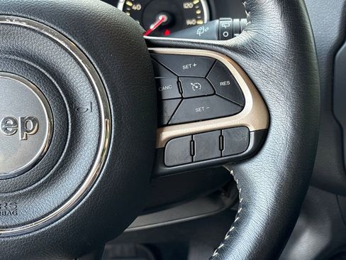 Used 2017 Jeep Renegade Limited image 20