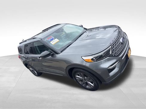 Certified 2023 Ford Explorer XLT w/ Equipment Group 202A AWD/4WD image 9