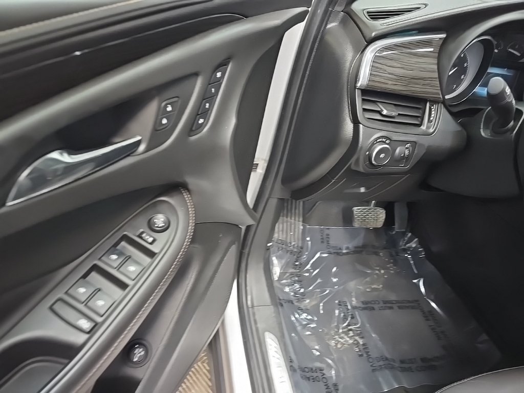 Used 2018 Buick Envision Essence AWD/4WD image 29