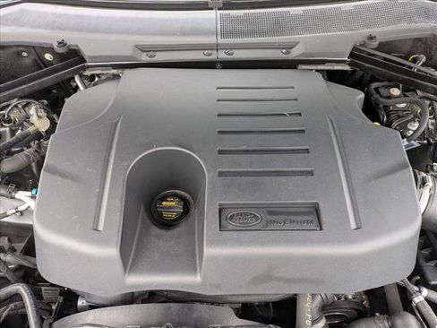 Used 2020 Land Rover Defender 110 HSE image 25