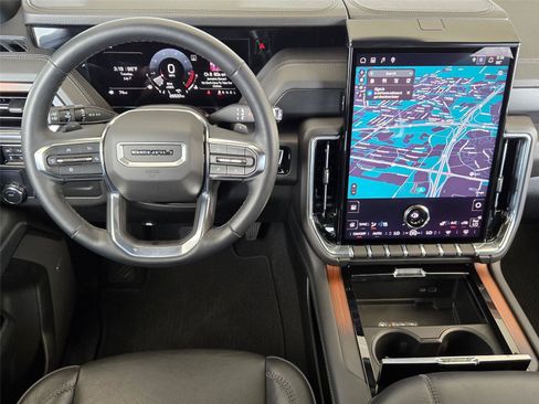 Used 2025 GMC Yukon Denali RWD image 13