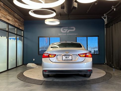 Used 2019 Chevrolet Malibu LS image 4