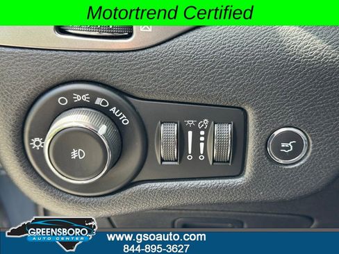 Used 2019 Jeep Cherokee Limited AWD/4WD image 35