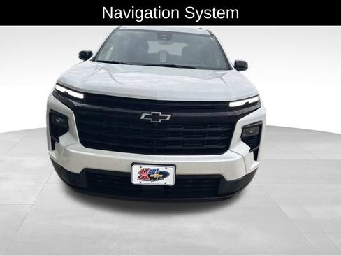 Used 2025 Chevrolet Traverse LT w/ Midnight/Sport Edition AWD/4WD image 2