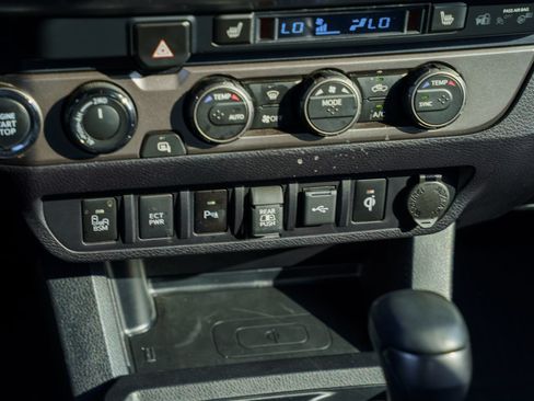 Used 2023 Toyota Tacoma Limited AWD/4WD image 31