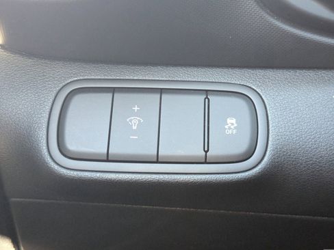 Used 2025 Hyundai Venue SE image 32