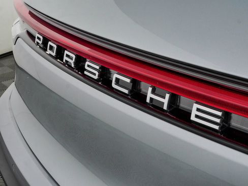 Certified 2026 Porsche Macan AWD/4WD image 38