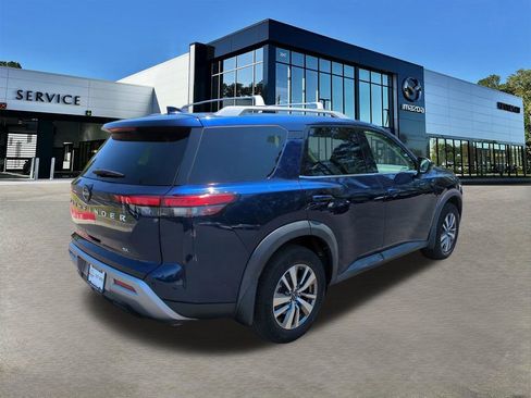Used 2022 Nissan Pathfinder SL w/ Cargo Package FWD image 4