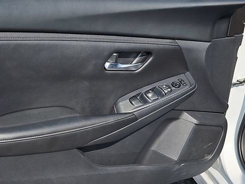 Used 2024 Nissan Sentra SV FWD image 18