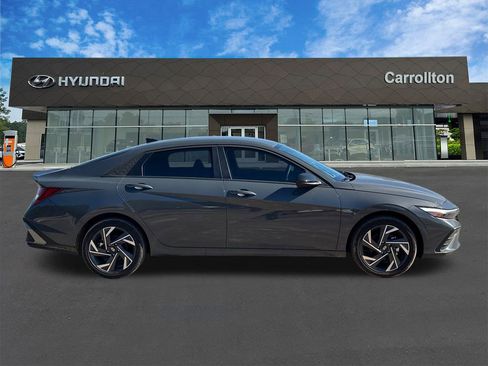 New 2025 Hyundai Elantra SEL image 4
