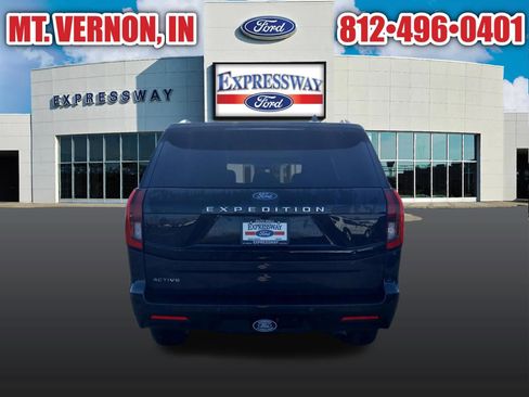 Used 2025 Ford Expedition Active AWD/4WD image 8