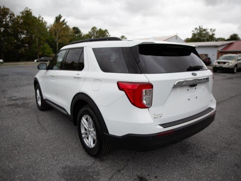 Used 2020 Ford Explorer XLT image 5