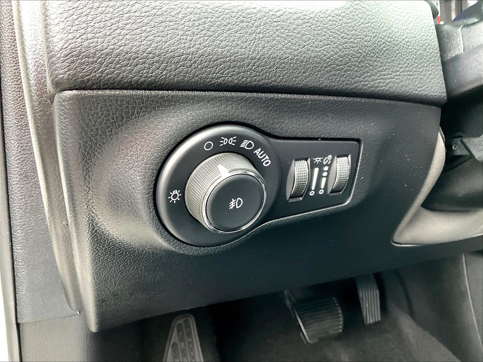 Used 2021 Jeep Compass Latitude FWD image 36