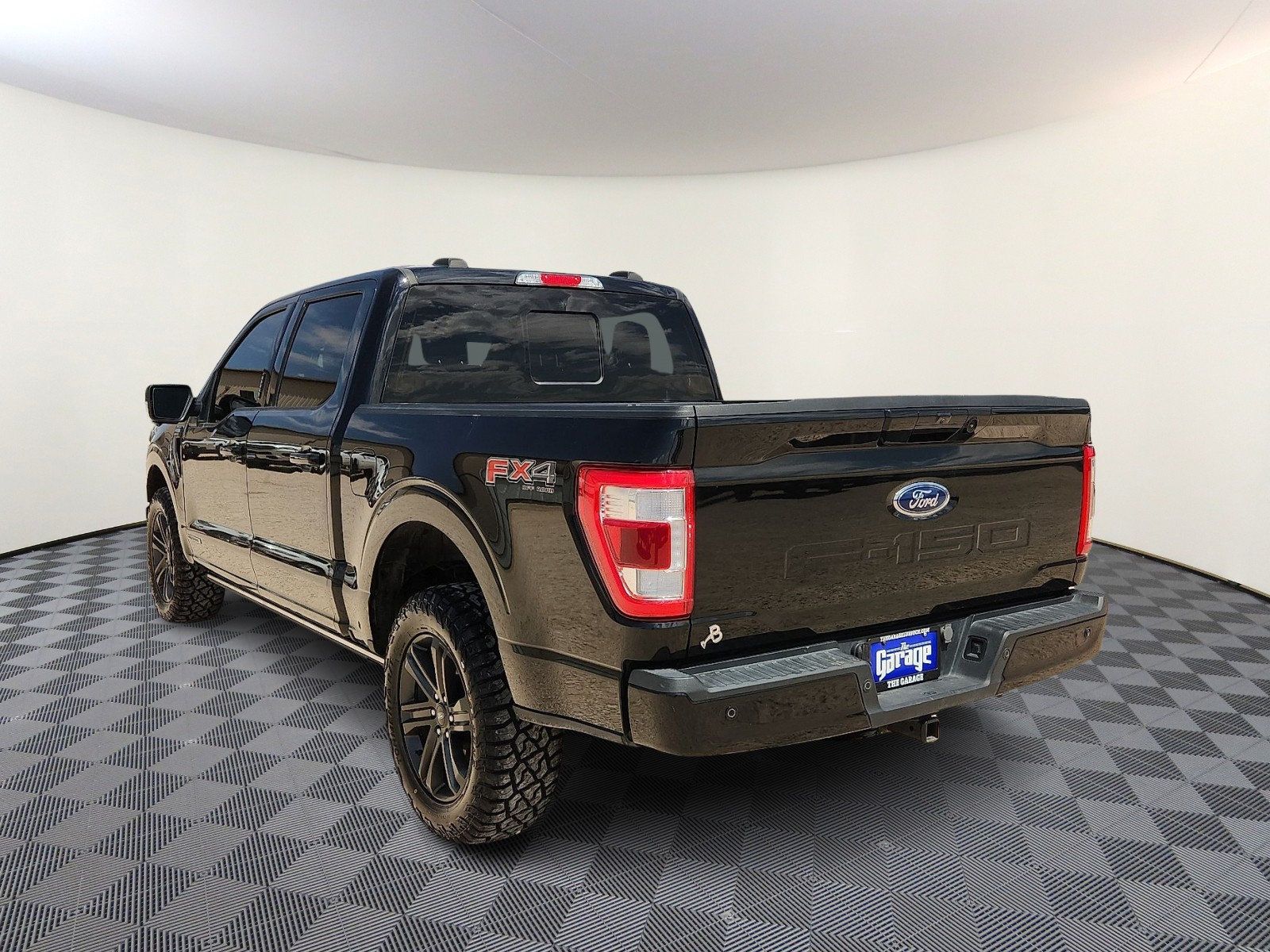 Used 2023 Ford F150 Lariat w/ Equipment Group 502A High AWD/4WD image 3