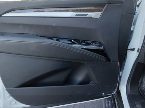 Used 2026 Cadillac Escalade Platinum Sport w/ LPO, ONYX Package image 9