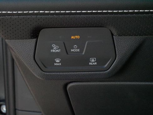 Certified 2024 Volkswagen Atlas Cross Sport SE AWD/4WD image 27