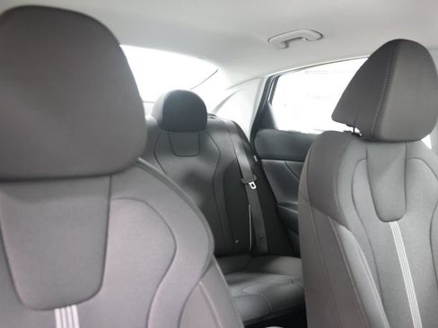 Used 2026 Hyundai Elantra SE FWD image 28