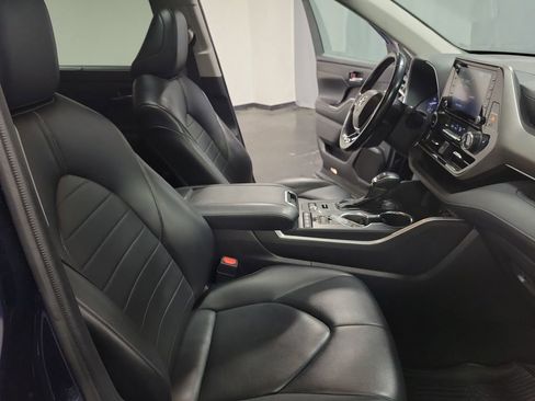 Used 2021 Toyota Highlander XLE image 23
