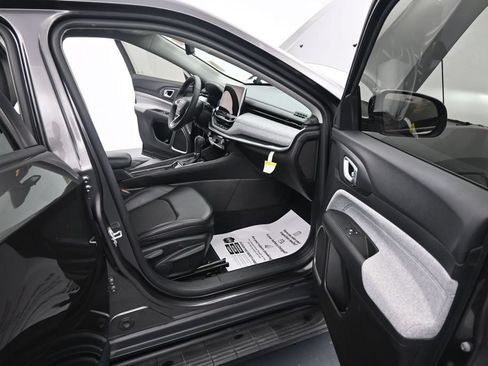 Used 2022 Jeep Compass Latitude FWD image 23