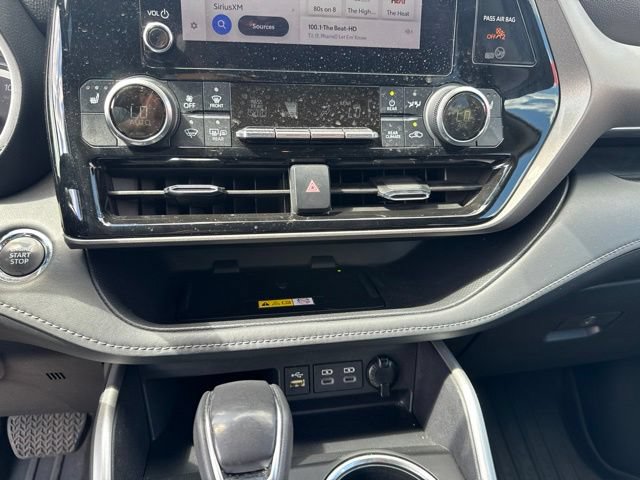 Used 2023 Toyota Highlander XLE FWD image 12