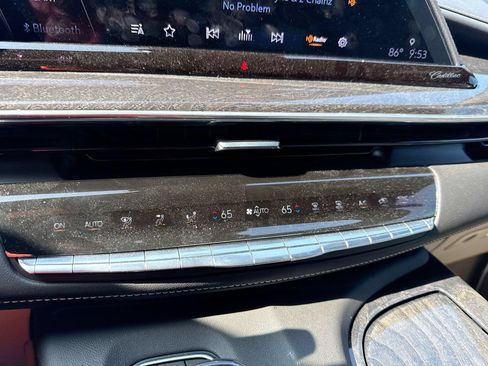 Used 2022 Cadillac Escalade ESV Premium Luxury RWD image 17