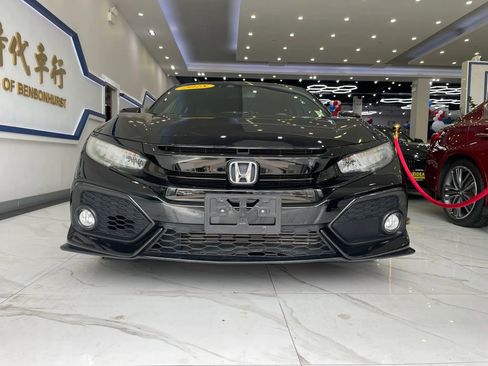 Used 2018 Honda Civic Sport Touring image 3