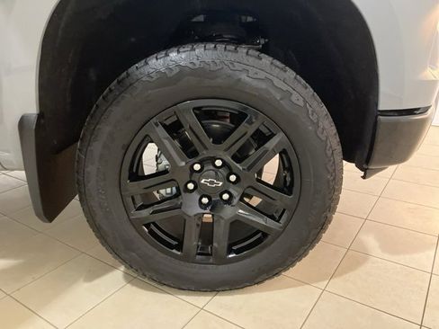 Used 2024 Chevrolet Silverado 1500 Custom Trail Boss w/ Turbomax Blackout Package image 28