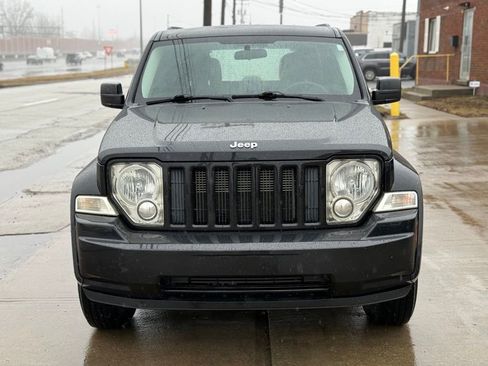 Used 2012 Jeep Liberty Sport image 2
