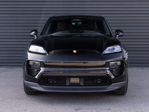 New 2026 Porsche Macan 4 Electric image 7