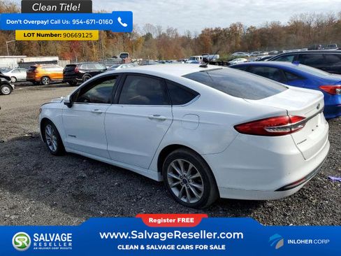 Used 2017 Ford Fusion SE image 3
