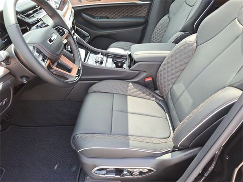 New 2025 Jeep Grand Cherokee Summit image 17